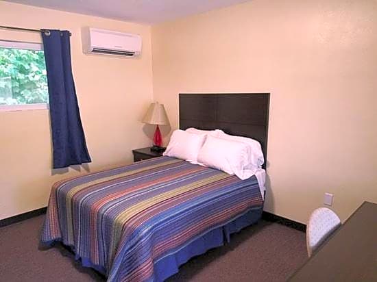 Windsor Crossroads Motel