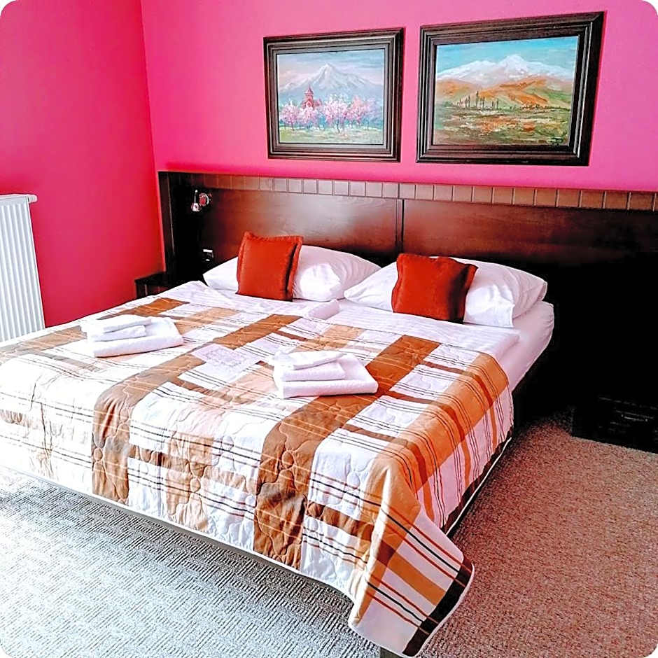 Hotel David with Free Parking