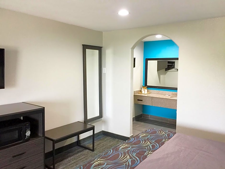 Americas Best Value Inn & Suites Mont Belvieu Houston