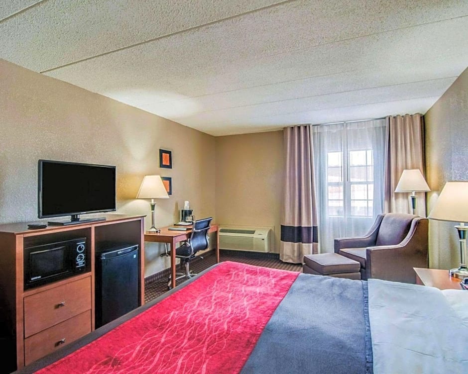 Comfort Inn & Suites Raphine - Lexington near I-81 and I-64