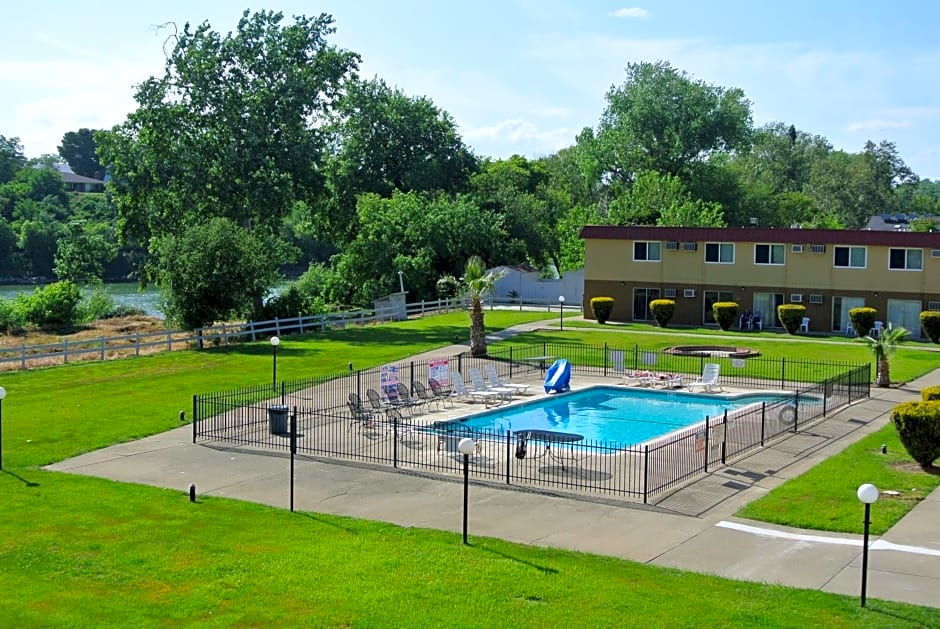 Travelodge by Wyndham Red Bluff South of Redding