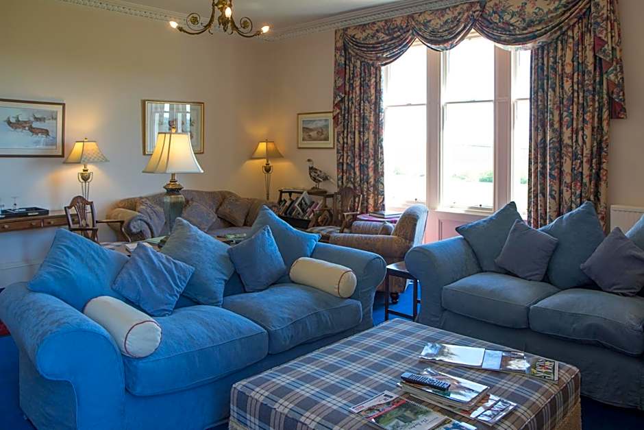 Whitehouse Country House