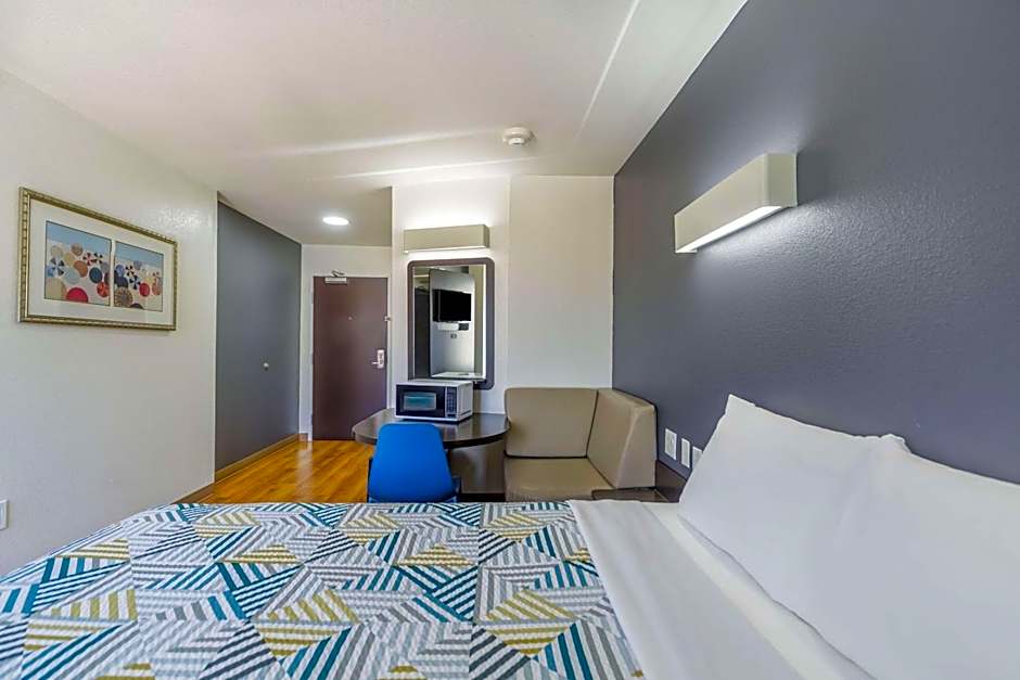 Motel 6-Laredo, TX - Airport