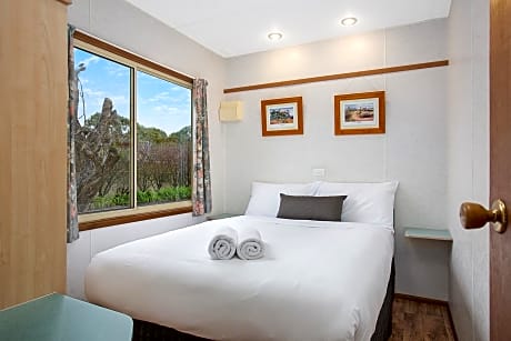 Deluxe Two-Bedroom Family Cabin