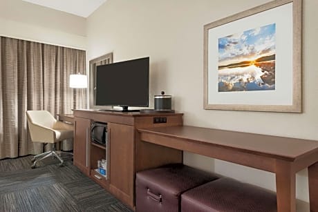 King Room with King Bed - Non-Smoking