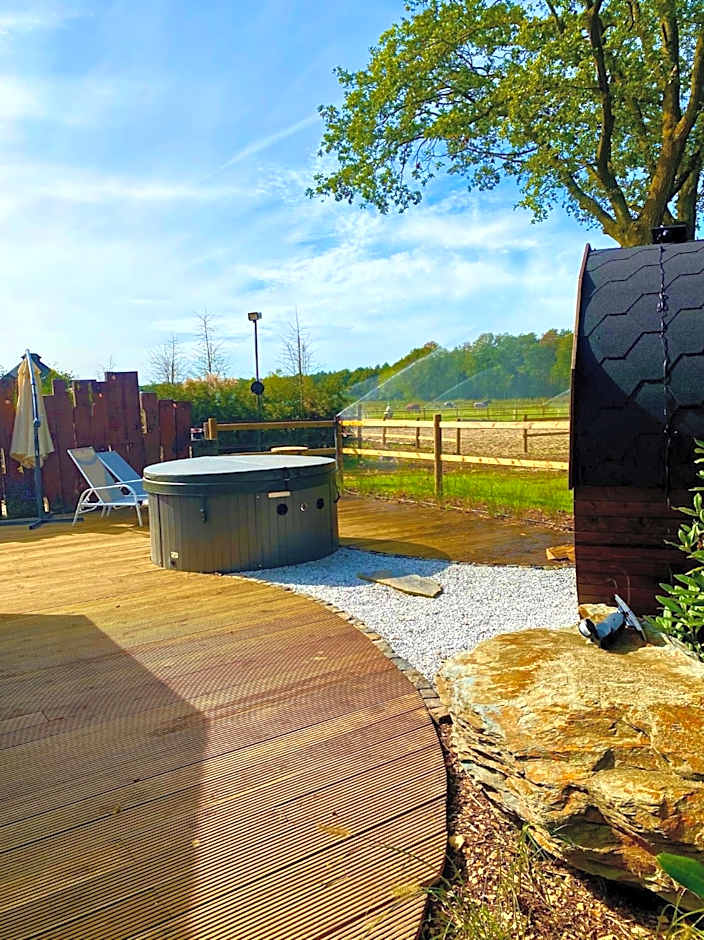 Luxe Finse Kota met Jacuzzi en SaunaBarrel de Zandhoef