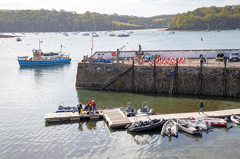 Ship and Castle Hotel