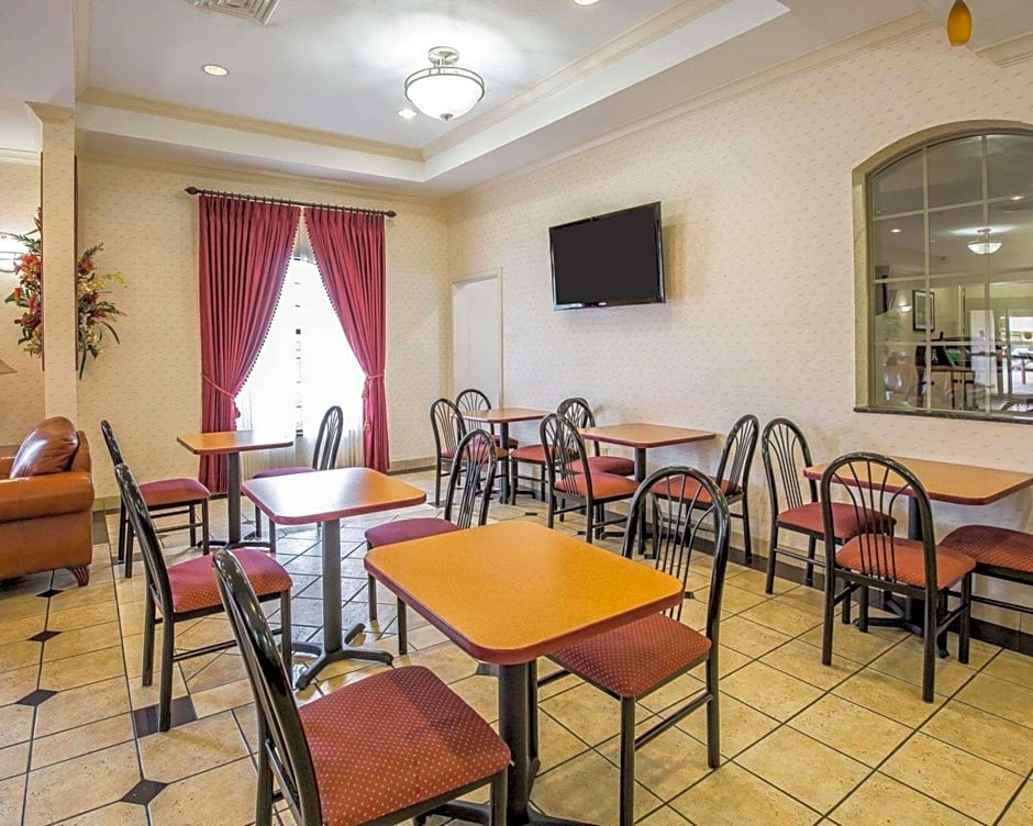 Econo Lodge Inn & Suites Beaumont
