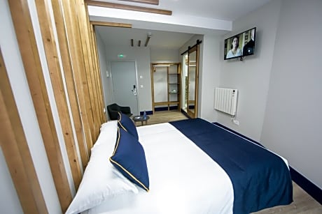 Double Room with 2 Beds with Courtyard View