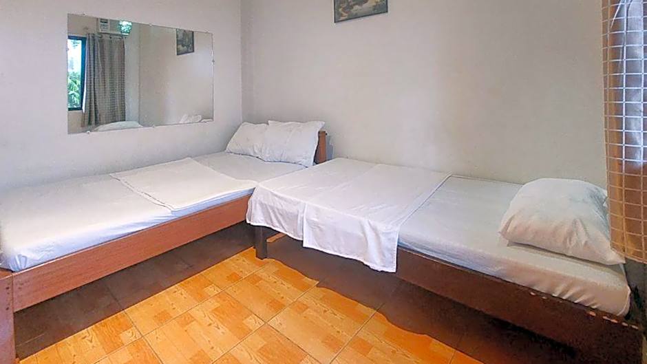 RedDoorz @ JL Lodging House and Cafe Irosin