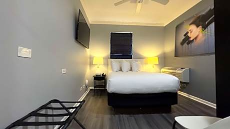 Small Double Room - Non-Smoking
