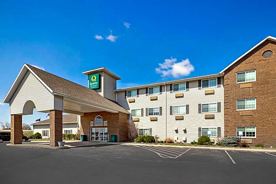 Quality Inn & Suites Fort Madison near Hwy 61