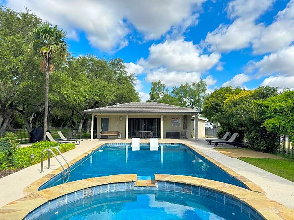 Live Oaks Bed and Breakfast