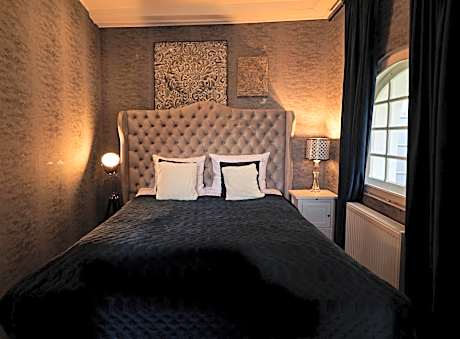 Apartment with Lake View