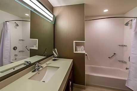 Room, 2 Queen Beds, River View