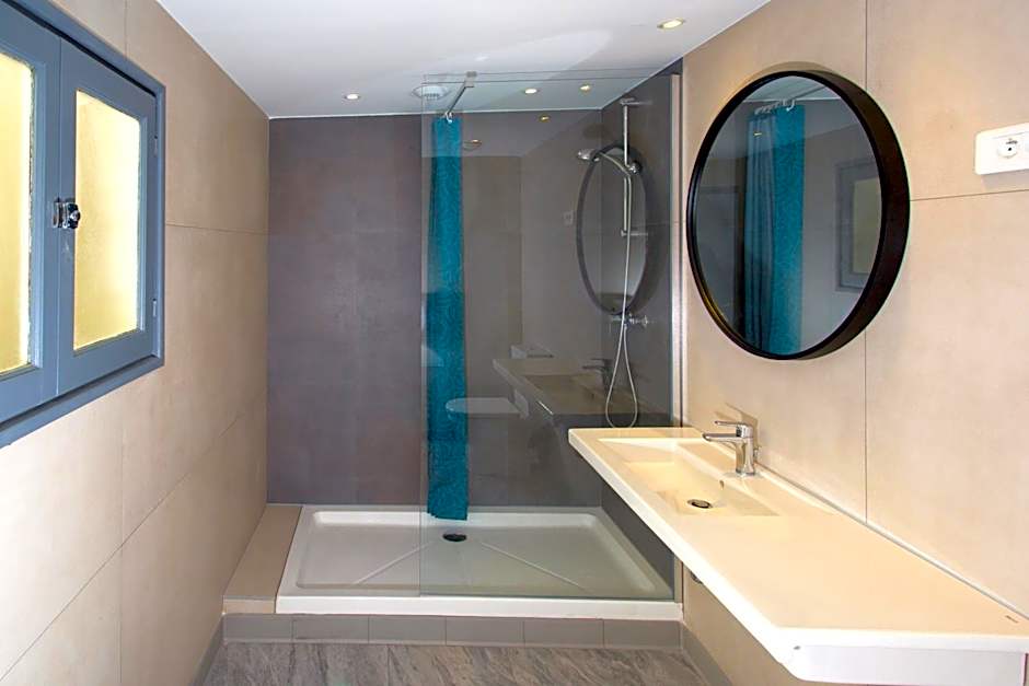 Villa Saint Exupery Beach Hostel