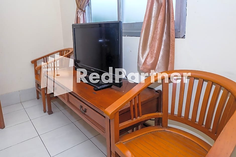 Hotel Sebelas @ Jalan Palasari Mitra RedDoorz