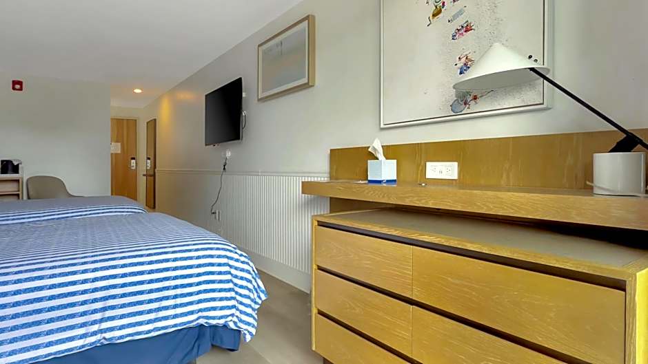 Photo 1 of 9 of Standard 2 Queen Beds