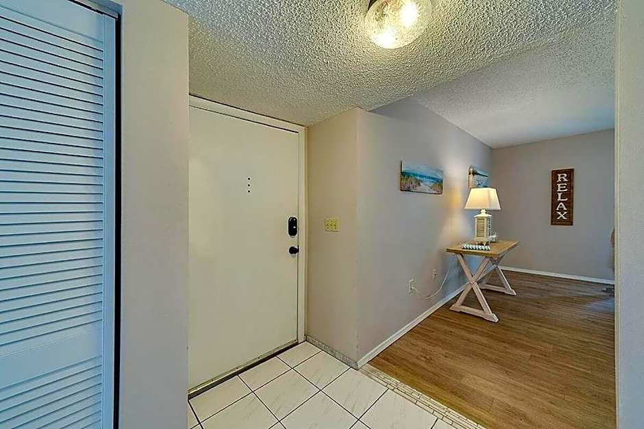 Siesta Key Beach - 2 Bedroom - 3 Beds - 3 Bathroom Duplex with Heated Swimming Pool