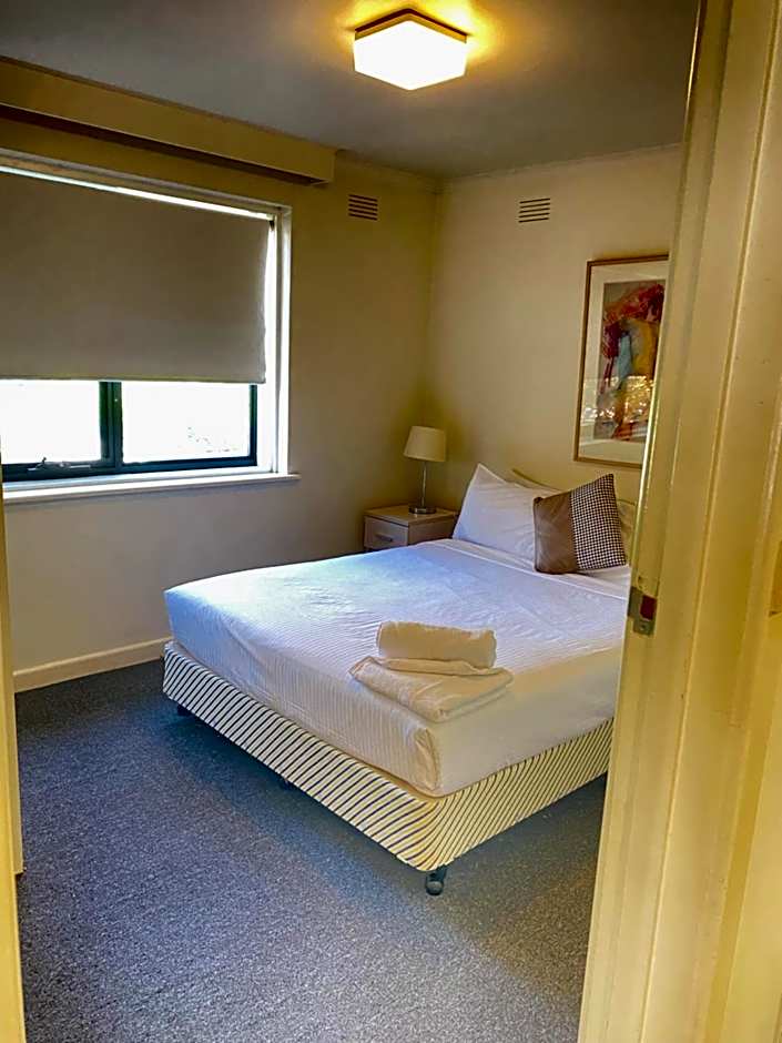 City Edge East Melbourne Apartment Hotel