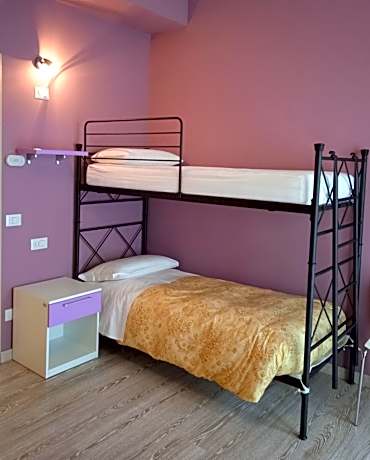 Single Bed in Mixed Dormitory Room
