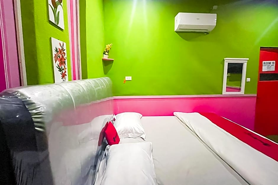 RedDoorz Syariah at Jalan RJ Junjungan Lubis Pandan