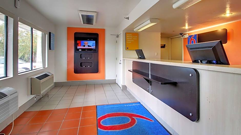 Motel 6-Des Moines, IA - North