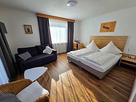 Family Room (2 Adults + 2 Children)