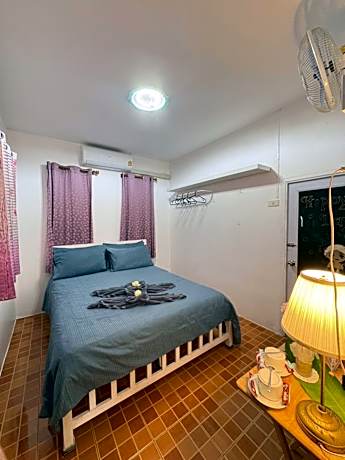 Standard Double Room with Shared Bathroom