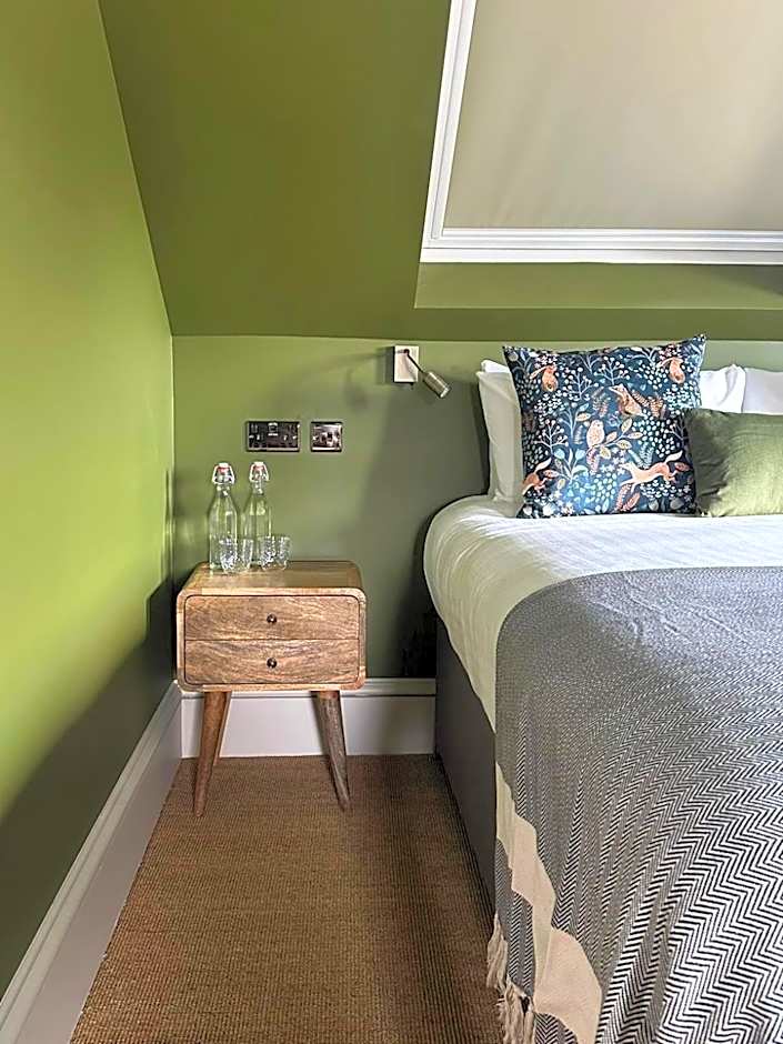 Rooms Above Sugar Boat