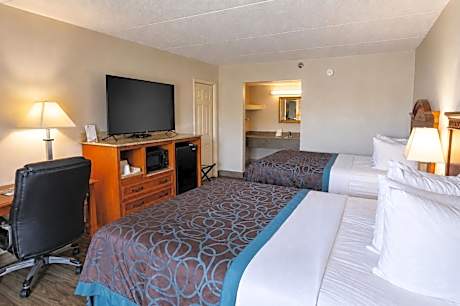 Two-Bedroom Queen Suite with Two Queen Beds - Non-Smoking