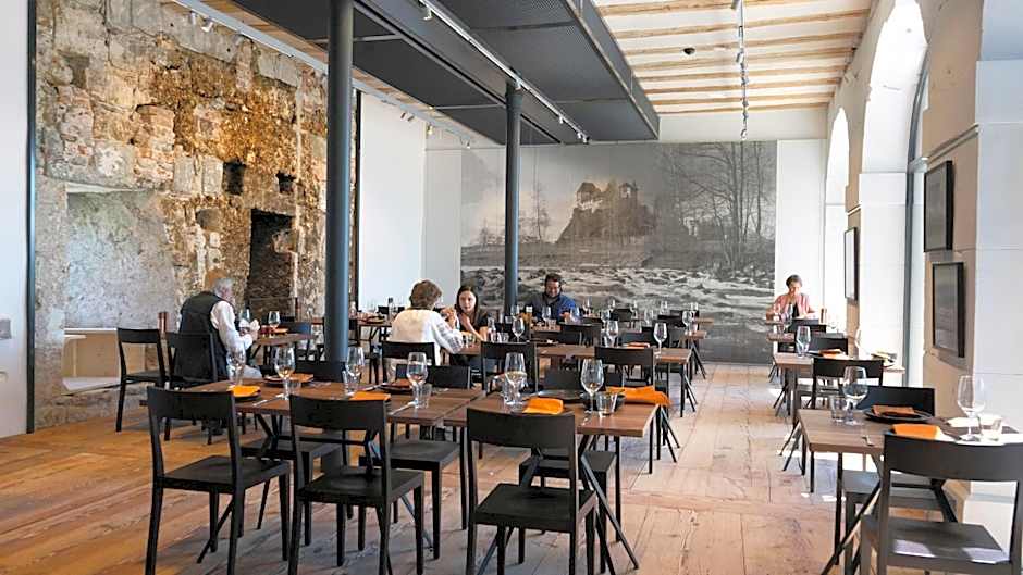 Schloss Burgdorf Youth Hostel
