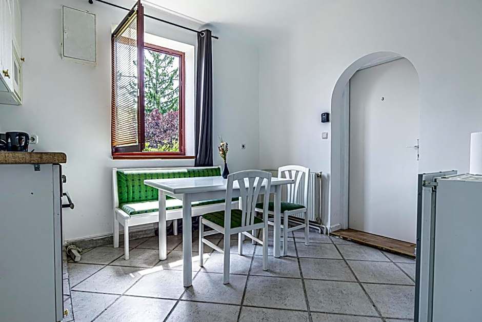 Comfy Rooms in Shared villa with Terrace and Garden