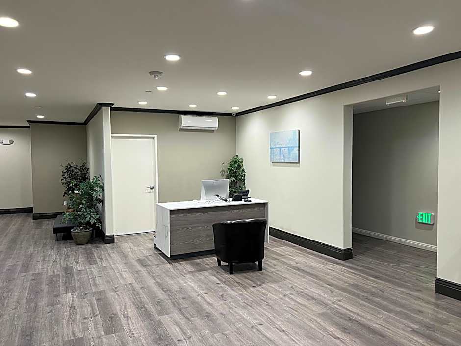 ASPIRE INN & SUITES Orange
