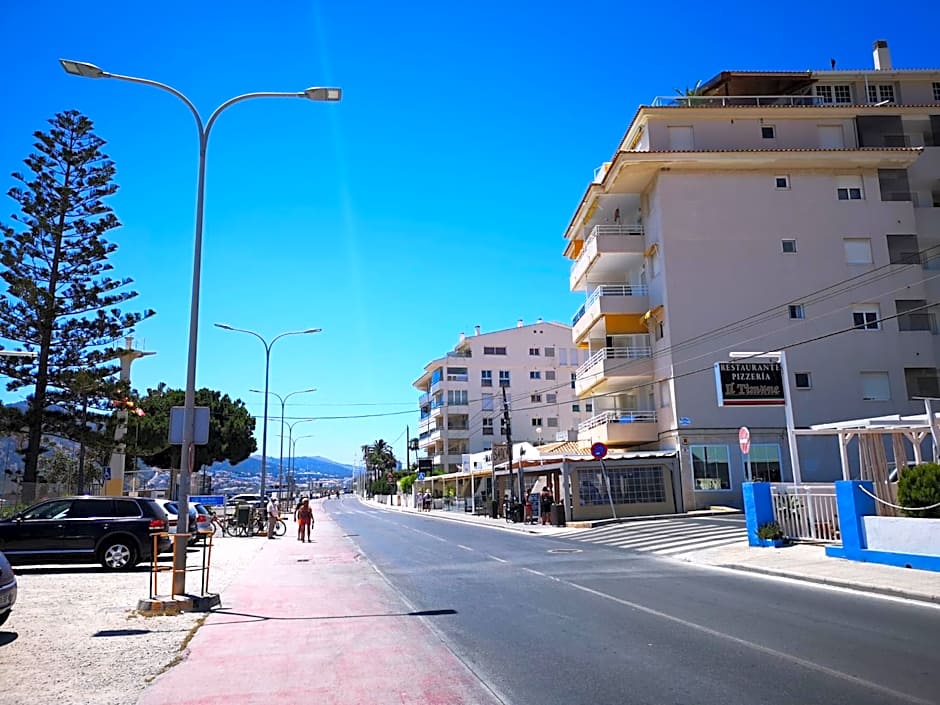 Acogedor apartamento frente al mar con piscina