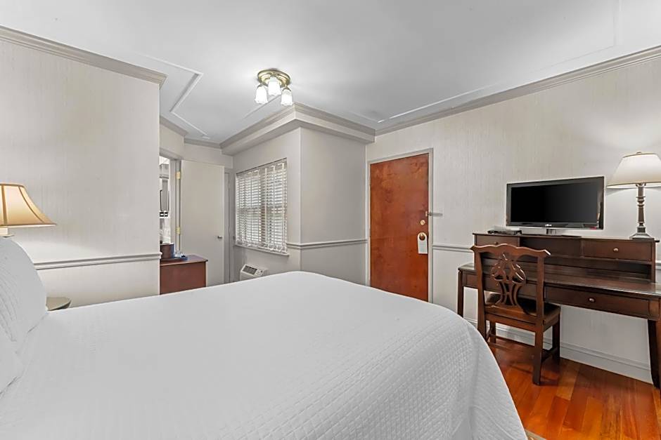 Photo 1 of 4 of 1 Queen Bed