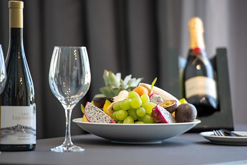 Lagomandra Luxury Suites with Private Pools