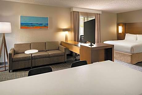 Studio, 1 Queen Bed with Sofa bed (Mobility/Hearing Accessible, Tub)