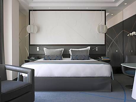 Prestige King Suite
