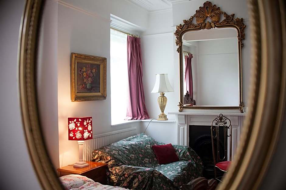 Dawson Place, Juliette's Bed and Breakfast