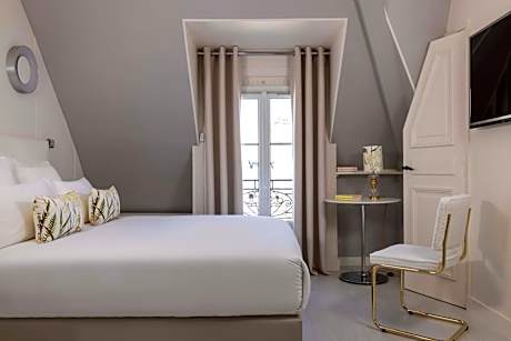 Suite with Balcony Eiffel Tower view