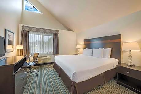 Larger King Room - Non-Smoking