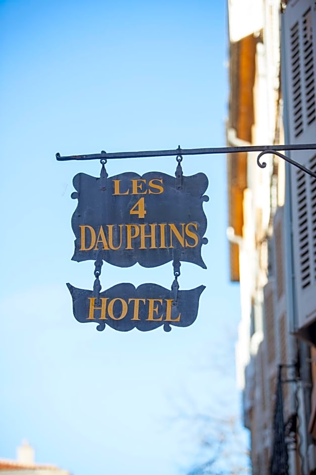 Les Quatre Dauphins