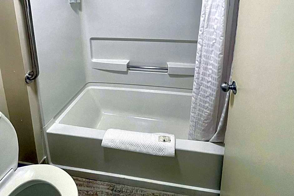 Quality Inn & Suites Clemmons I-40