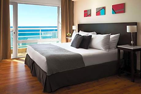 Queen or Twin Room with Balcony and Ocean View - Non-Smoking