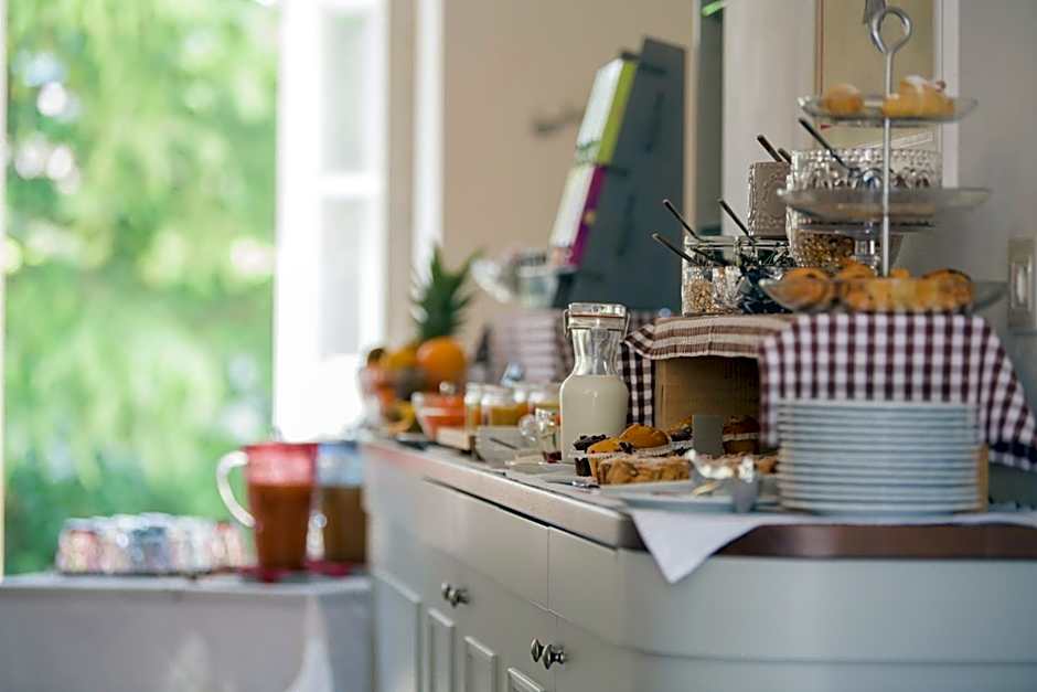 Villa Italia Luxury Suites and Apartments