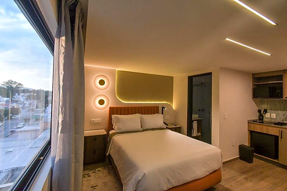 Expo Satelite 2750 Hotel & Suites