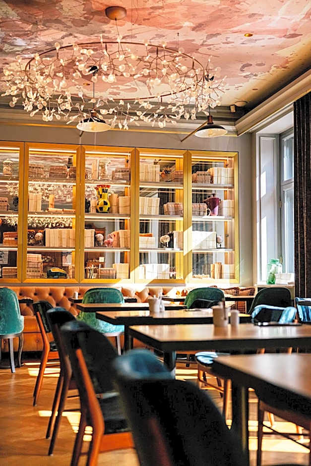 Grand Poet Hotel and SPA by Semarah