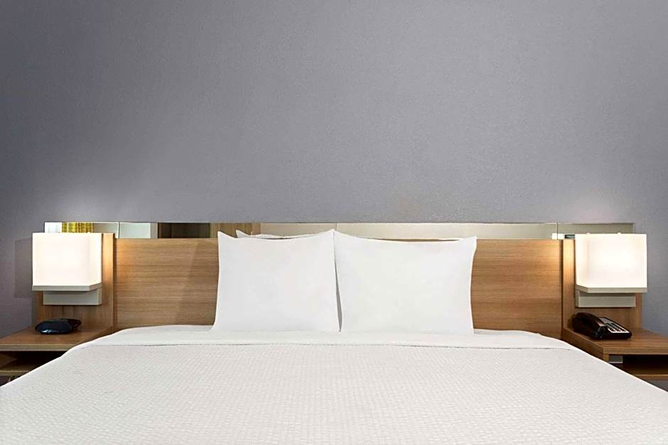 Microtel Inn & Suites By Wyndham Panama City