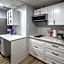 Solara Studio with Pool/Hot tub/Parking/Gym